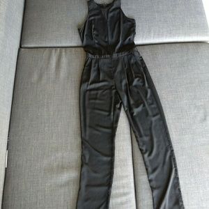 Mossimo black sleeveless jump suit with pockets